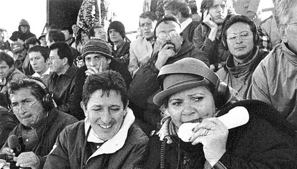 Estela Marecos relatando el Ecuador vs. Uruguay de la Copa América de 1999. A su lado aparece como comentarista Julio César Romero, leyenda del fútbol paraguayo. (Foto: Carlos Bairo).