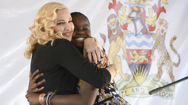 Madonna se mostró bastante apacible y de muy buen humor durante su presentación este martes en Malaui, donde inauguró un hospital de cirugía infantil. (Foto: Agencias)