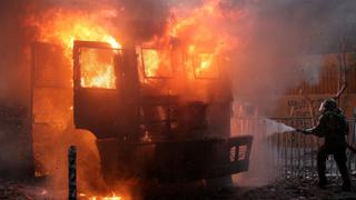 Chile: Encapuchados incendian carro policial en nuevas protestas contra Sebastián Piñera | FOTOS