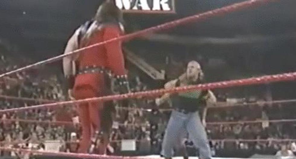Kane quemó a Chyna por accidente en WWE y pudo terminar en tragedia, el video es viral en YouTube. (Foto: WWE)