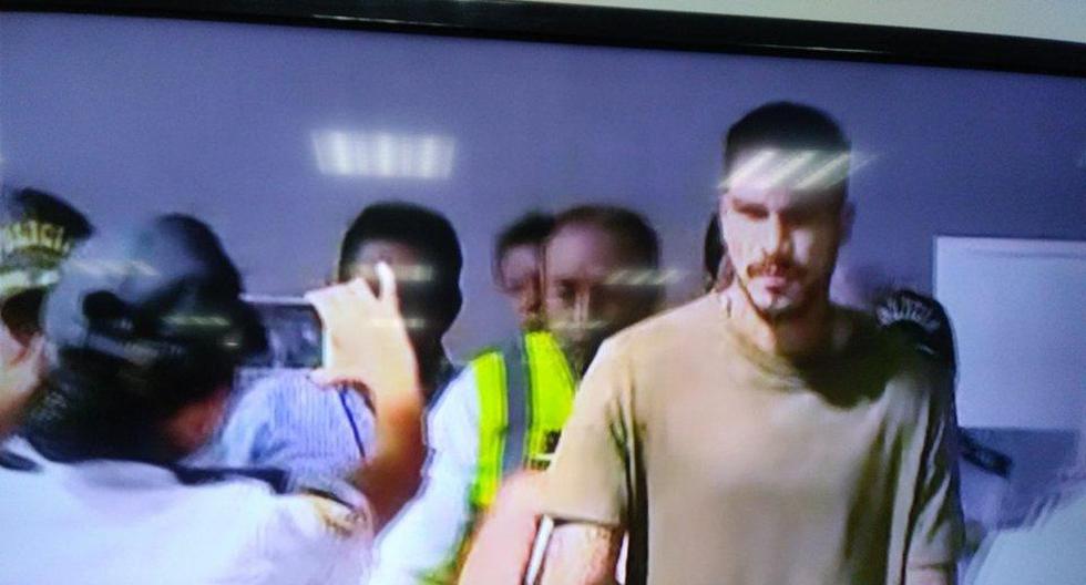 Paolo Guerrero llegó al aeropuerto y fue recibido por miles de hincha | Foto: captura