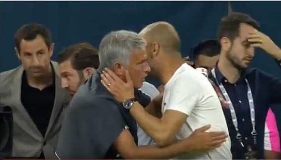 José Mourinho y Pep Guardiola se volvieron a encontrar en una cancha de fútbol una vez más. Dicho cruce se dio en el duelo que sostuvieron el Manchester United ante el Manchester City. (Foto: Captura)