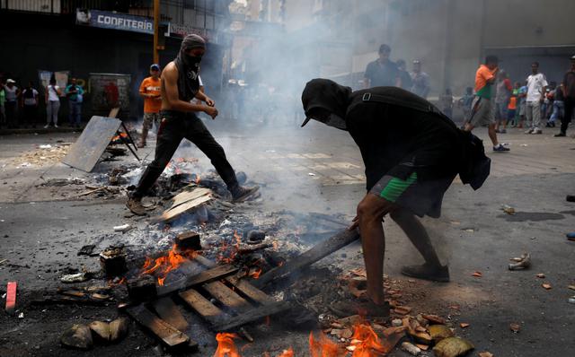 Masivas protestas en Caracas y otras ciudades de Venezuela tras nuevo apagón.