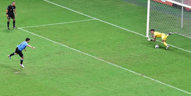 Suárez erró disparo de penal ante Gallese por la Copa América 2019. (Foto: AFP)