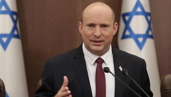 El primer ministro de Israel, Naftali Bennett, preside una reunión semanal del gabinete en Jerusalén, el 19 de junio de 2022. (Abir SULTAN / POOL / AFP).