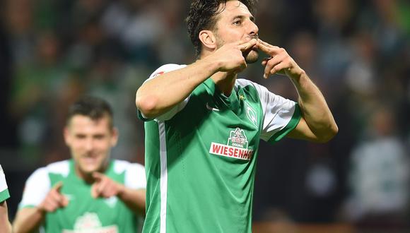 Claudio Pizarro no continuará en el Werder Bremen, club que homenajeó al peruano con un emotivo video. (Foto: EFE).