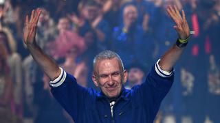 Jean Paul Gaultier se retira de las pasarelas: así fue el último desfile del ‘niño terrible’ de la moda | FOTOS Y VIDEO 