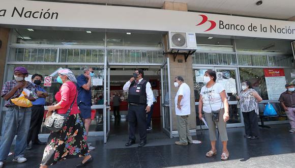 El grupo 4 de beneficiarios del bono 600 soles empezó a cobrar el subsidio desde el lunes 29 de marzo. (Foto: Lino Chipana / GEC)