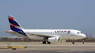 Latam canceló entre 5% y 10% de sus vuelos por aumento de contagios de COVID-19 entre su personal