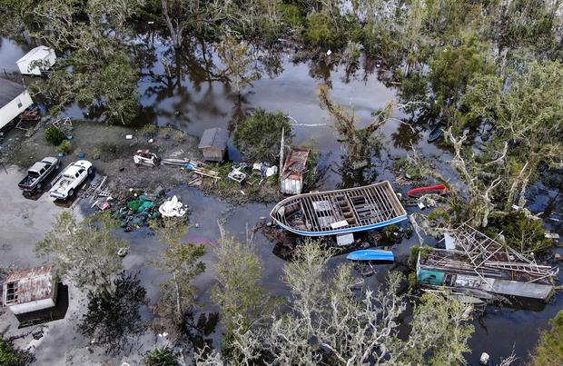 Una foto aérea realizada con un dron muestra los daños causados ​​por el huracán Ida en Jean Lafitte, Louisiana, Estados Unidos. (EFE / EPA / TANNEN MAURY).