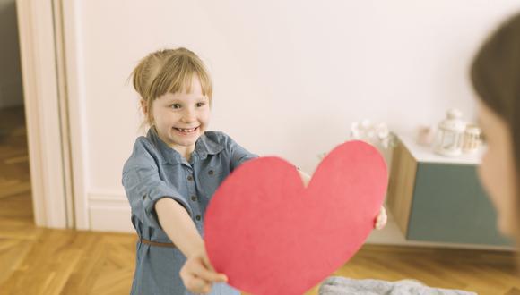 celebrar fechas especiales con tus niños es una manera de recopilar memorias. (Foto: Freepik)