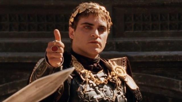 Joaquin Phoenix, celoso de su rival Maximus (Russell Cropwe), lleva a cabo toda clase de atrocidades. Foto: Difusión.