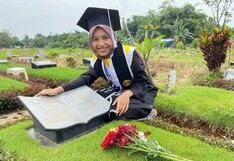 Recién graduada visita las tumbas de sus padres y hermana: “Promesa cumplida”