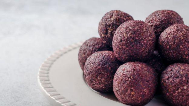 Las bolas de proteínas a menudo son altas en calorías y pueden contener grandes cantidades de carbohidratos. (Foto: Getty)