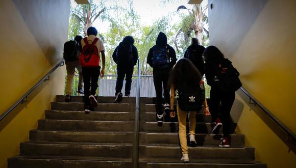 Los estudiantes que acudan a las escuelas lo harán dos días a la semana y por espacio máximo de cuatro horas continuas. (Foto: Eva Marie Uzcategui / Bloomberg)