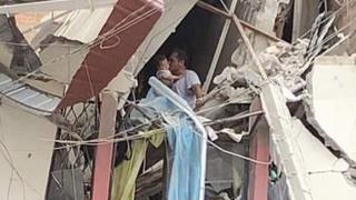 Milagro en Ecuador: padre y su bebé quedaron ilesos entre los escombros tras sismo