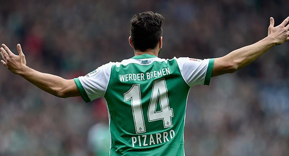 Los hinchas del Werder Bremen se emocionaron al ver que su ídolo Claudio Pizarro se convertía en el goleador histórico del club alemán en la Bundesliga (Foto: Getty Images)