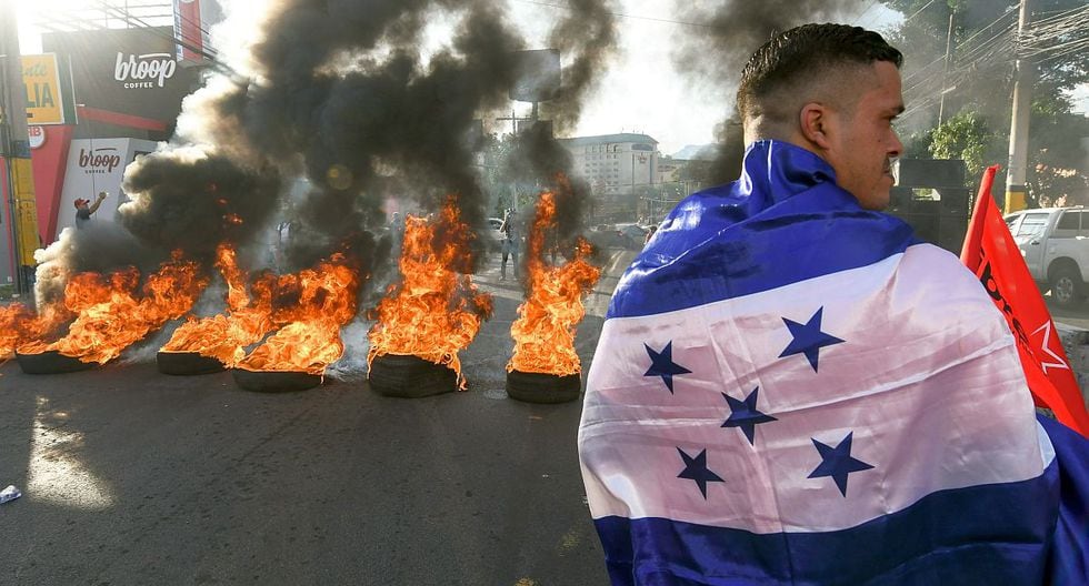 Ciudadanos de Honduras protestan para exigir la renuncia del presidente  Juan Orlando Hernández. (Foto: AFP)