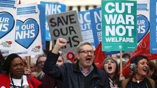 Londres: Protesta contra recortes en el sector salud británico