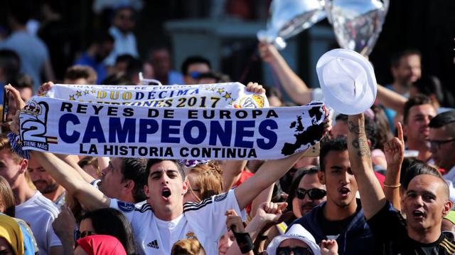 Los hinchas del Real Madrid esperaban a sus 'héroes' en la plaza de Cibeles. (Foto: Agencias)