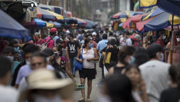 Mercado del 10 de Canto Grande en San Juan de Lurigancho, el distrito con más contagios de COVID-19 en el Perú. Fotografía del 1 de abril del 2020. (Foto: Anthony Niño de Guzman \ GEC)