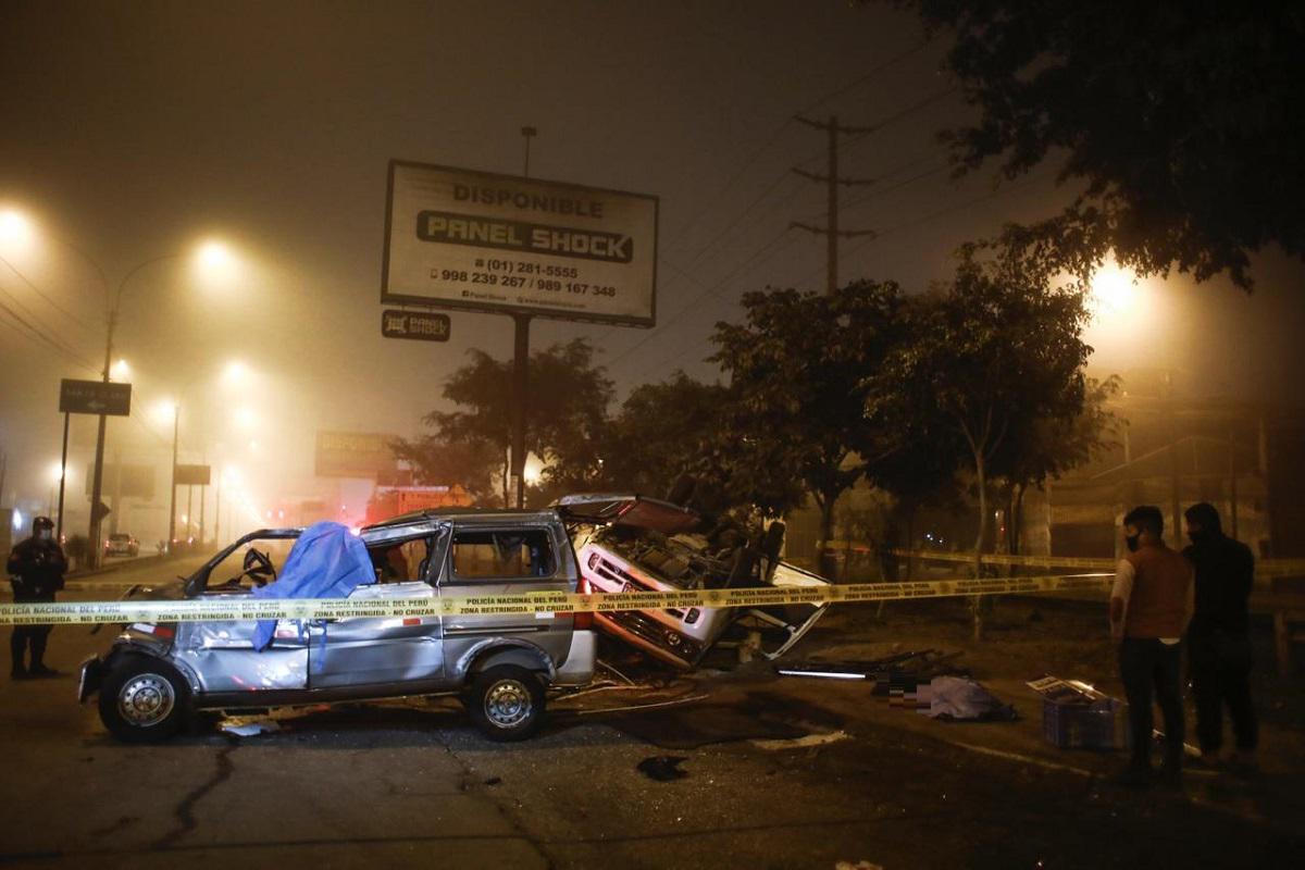 Un accidente vehicular fue reportado esta madrugada y dejó dos personas fallecidas y un herido a la altura del kilómetro 11 de la Carretera Central, en el distrito de Ate Vitarte. (Foto: Joel Alonzo/ @photo.gec)