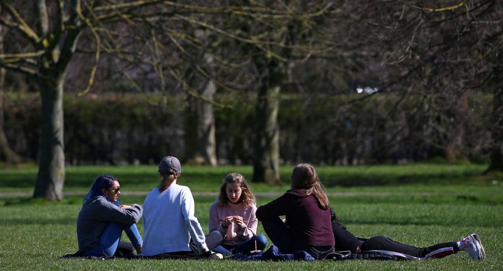 England relaxes lockdown with picnics and outdoor pools after drop in coronavirus cases