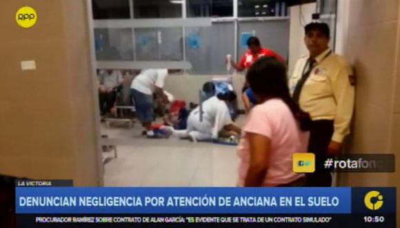 Denuncian negligencia por atención de anciana en el suelo de hospital Almenara (Captura: RPP Noticias)