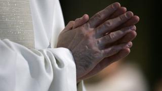 Vaticano: Detienen asacerdote sospechoso de consultar pornografía infantil