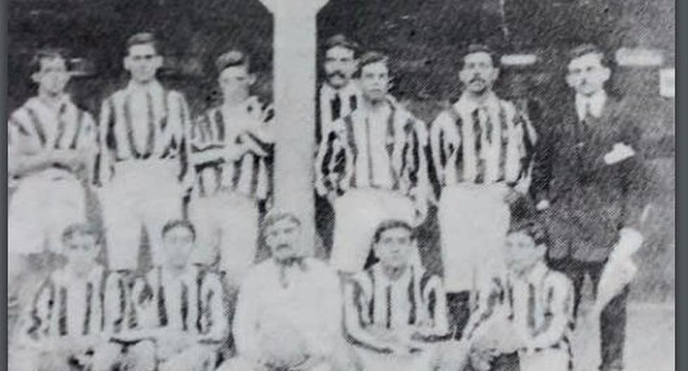 El Association en 1912, cuando empezó a competir en la Liga Peurana. (Foto: Libro: "El fútbol en Lima - Difusión y popularización (1892-1912)", Gerardo Álvarez. Municipalidad de Lima)