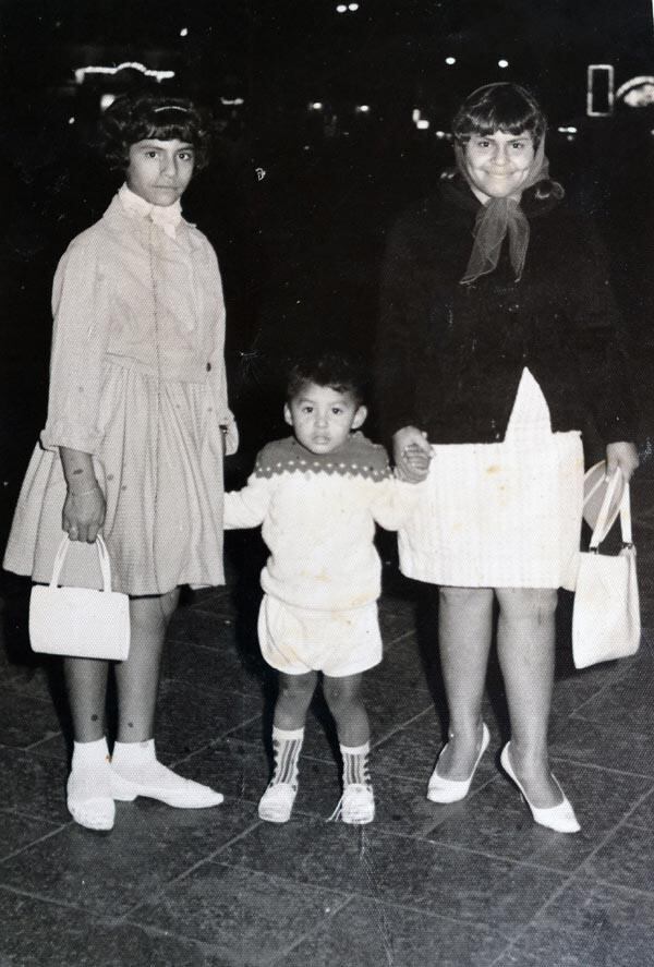 Con su hermana Manuela, ya fallecida y su hermano menor, Félix. (Foto: Cortesía de la artista)