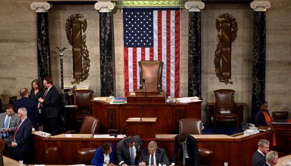 El asiento del presidente de la Cámara de Representantes de Estados Unidos permanece vacío mientras se sigue votando por un nuevo líder. (OLIVIER DOULIERY / AFP).