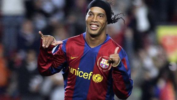 Ronaldinho se pronunció sobre su posible regreso al fútbol