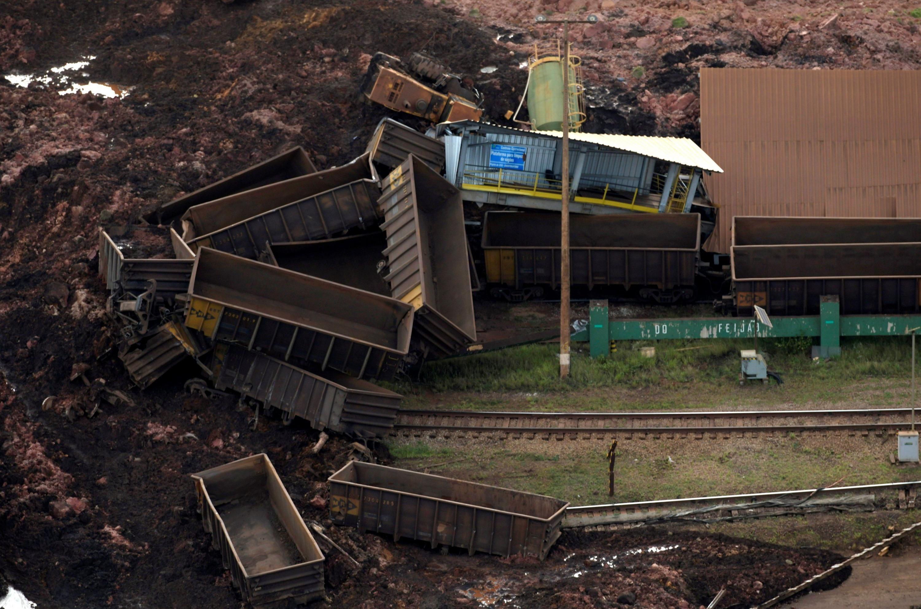 En el 2015, un dique de Samarco, copropiedad de Vale, cedió de manera abrupta y liberó 32 millones de metros cúbicos de barro que arrasaron el pueblo cercano de Bento (Brasil), la mayor tragedia ambiental del país. (Reuters)