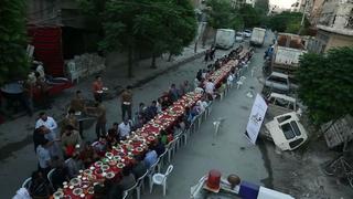 Siria: Preparan banquete para romper con el ayuno del Ramadán [VIDEO]