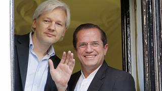Concluyó la reunión entre el canciller ecuatoriano y Assange