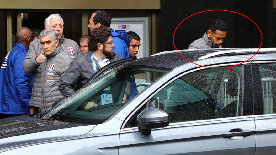 Alexander Callens, acompañado por el doctor Segura, salió de la concentración para someterse a una resonancia magnética por molestias al tobillo. Además, la selección peruana fue sometido a controles antidopaje (Foto: Daniel Apuy / GEC)