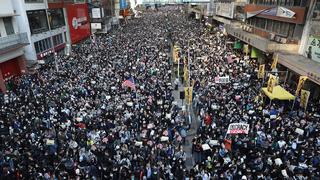 Unas 800 mil personas marchan en Hong Kong al cumplirse seis meses de las protestas | FOTOS | VIDEO