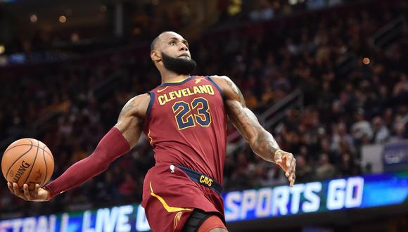 El líder de los Cleveland Cavaliers tuvo un impresionante encuentro ante Brooklyn Nets con 33 puntos, aunque también fue protagonista de esta particular jugada. (Foto: Reuters)