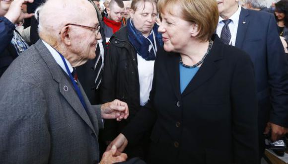 Merkel se reunió con sobrevivientes de campo nazi de Dachau