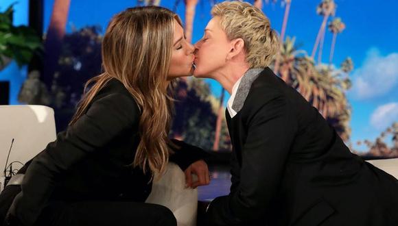 Jennifer Aniston y Ellen DeGeneres causan revuelo al besase en la boca en programa en vivo. (Foto: @theellenshow)