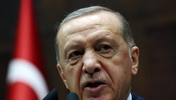 El presidente de Turquía, Recep Tayyip Erdogan, se dirige al grupo parlamentario de su partido en la Gran Asamblea Nacional de Turquía en Ankara el 4 de enero de 2023. (Adem ALTAN / AFP).