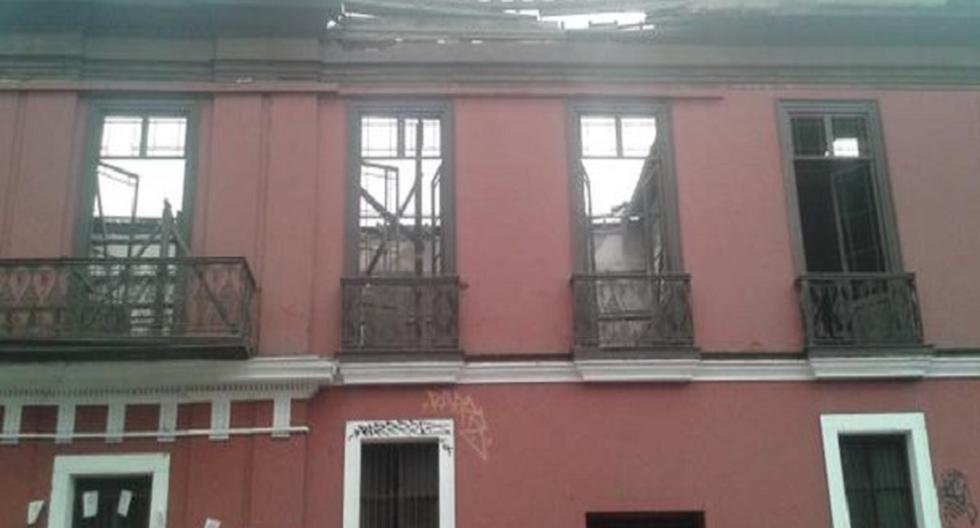 Techo del Colegio Real volvió a incendiarse. (Foto: @historiador)