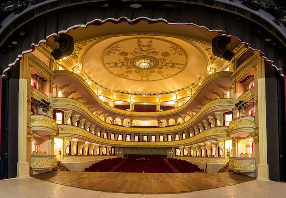 Театро отзывы. Театр Сан Карло в Неаполе. Municipal Theater Рио. Театр в Мадриде. Музыкальные театры Мадрида.