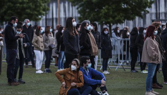 Personas asisten a un concierto de música de prueba en Braga, en el norte de Portugal, el 30 de abril de 2021.
(Foto: CARLOS COSTA / AFP)