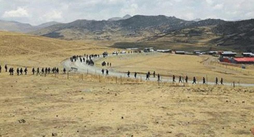 Enfrentamiento entre agricultores y policías se produjo durante una protesta contra la mina Las Bambas. (Foto: @PeruPressTv)