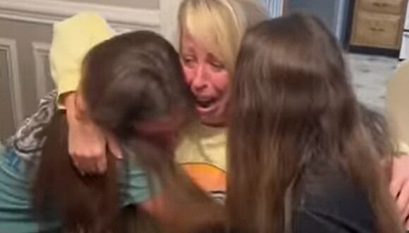 Hermanas sorprenden a su madrastra, a quien le piden que las adopte. | FOTO: Good Morning America / YouTube