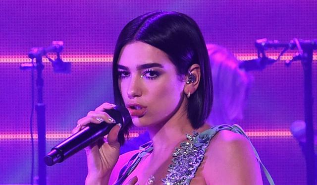 Dua Lipa alborotó las redes con sus fotos. (AFP)