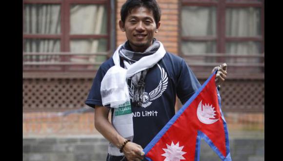 Él será el primero en subir al Everest tras terremoto en Nepal