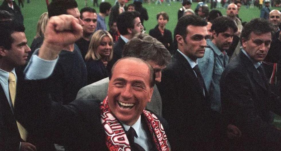 Berlusconi celebrando uno de los 29 títulos que logró con el AC Milan. (Foto: AFP)